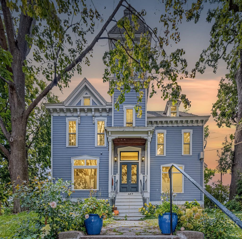 Photo of 307 Walnut Street #2, Saint Paul, MN 55102 (MLS # 6824042)