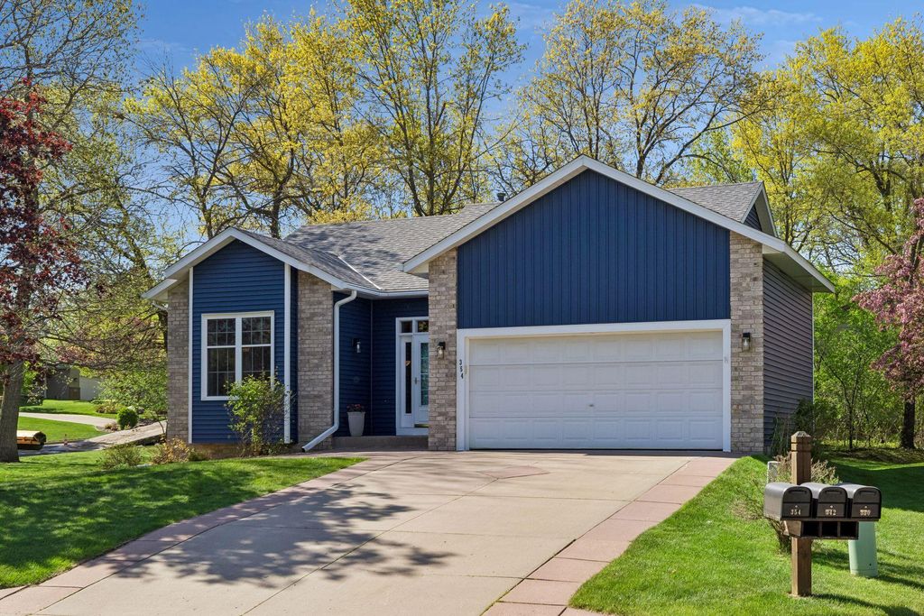 Photo of 354 E Avenue Circle, Mahtomedi, MN 55115 (MLS # 7072250)