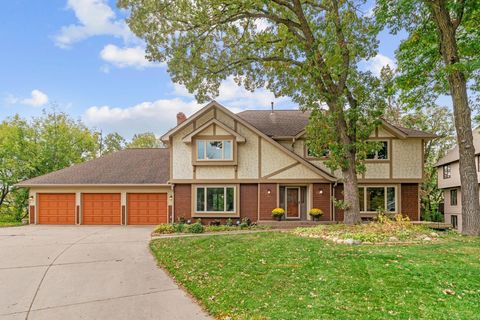 1005 Hilloway Circle Burnsville MN 55306
