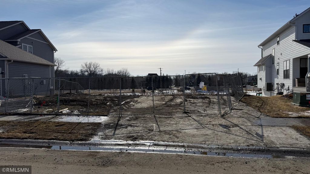 Photo of 10131 Shadyview Lane N, Maple Grove, MN 55311 (MLS # 7032733)