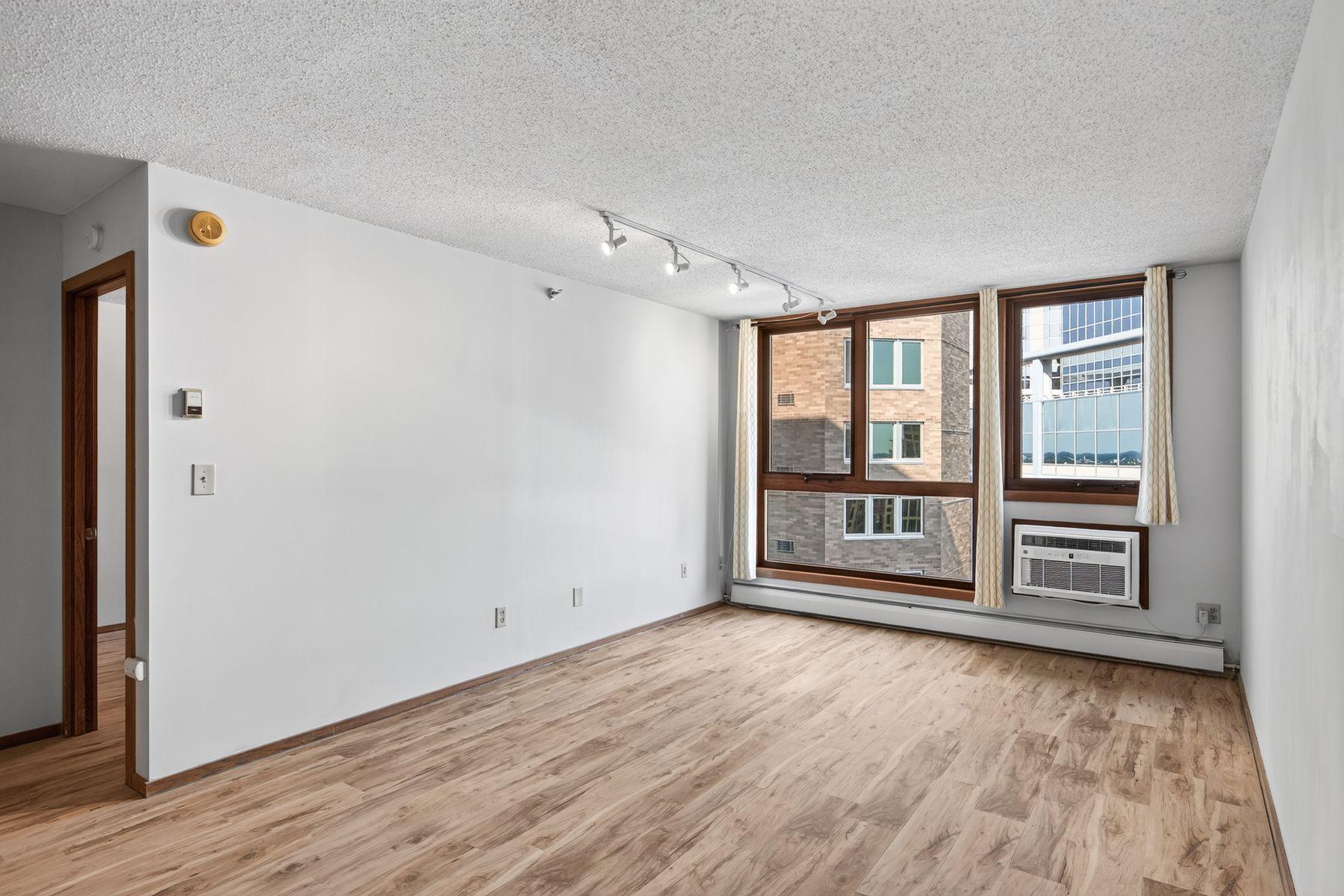 433 S 7th Street 2209
