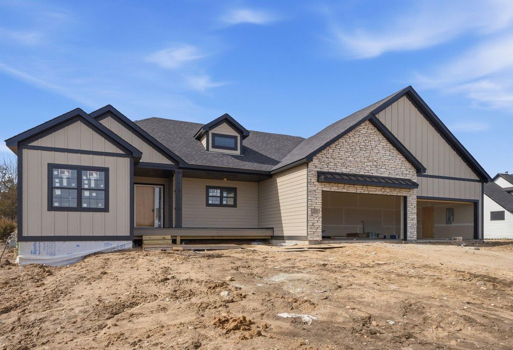 Photo of 376 Moelter Lane, Hudson, WI 54016 (MLS # 7035598)