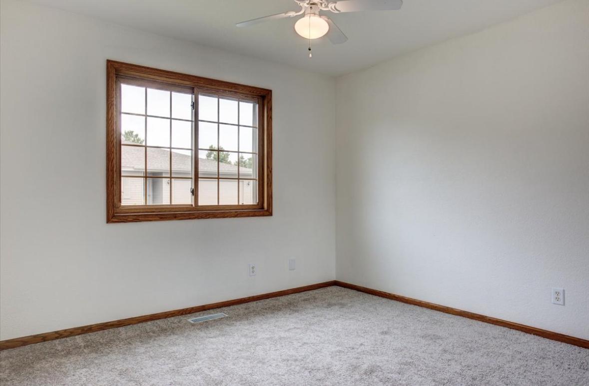 1432 Tall Grass
