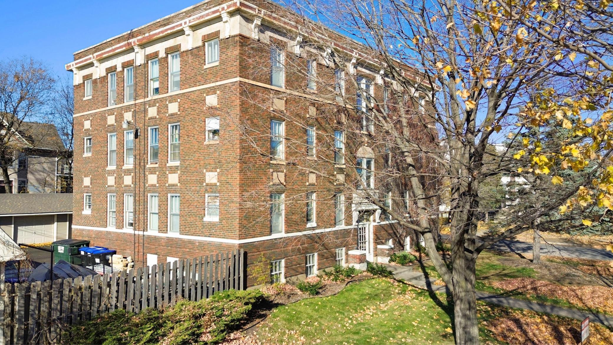 195 Lexington Parkway N