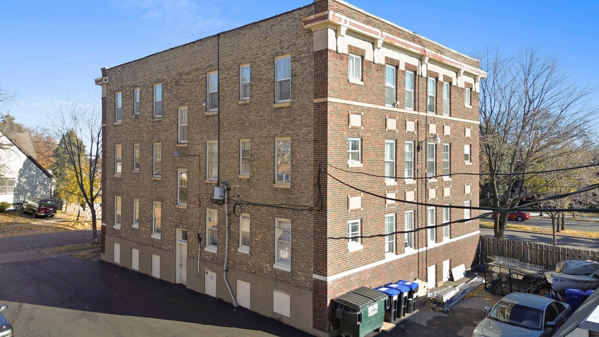 195 Lexington Parkway N