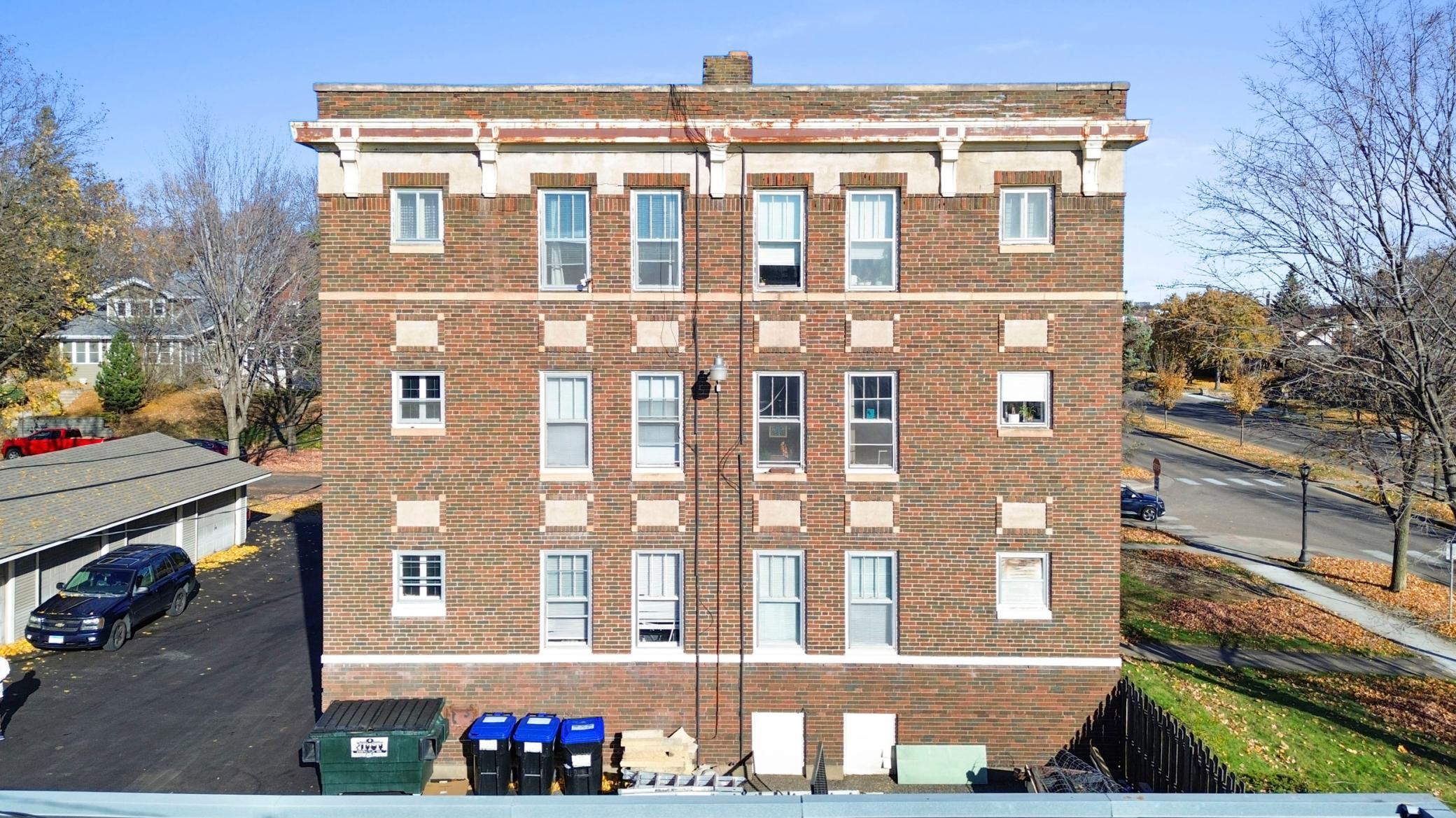 195 Lexington Parkway N