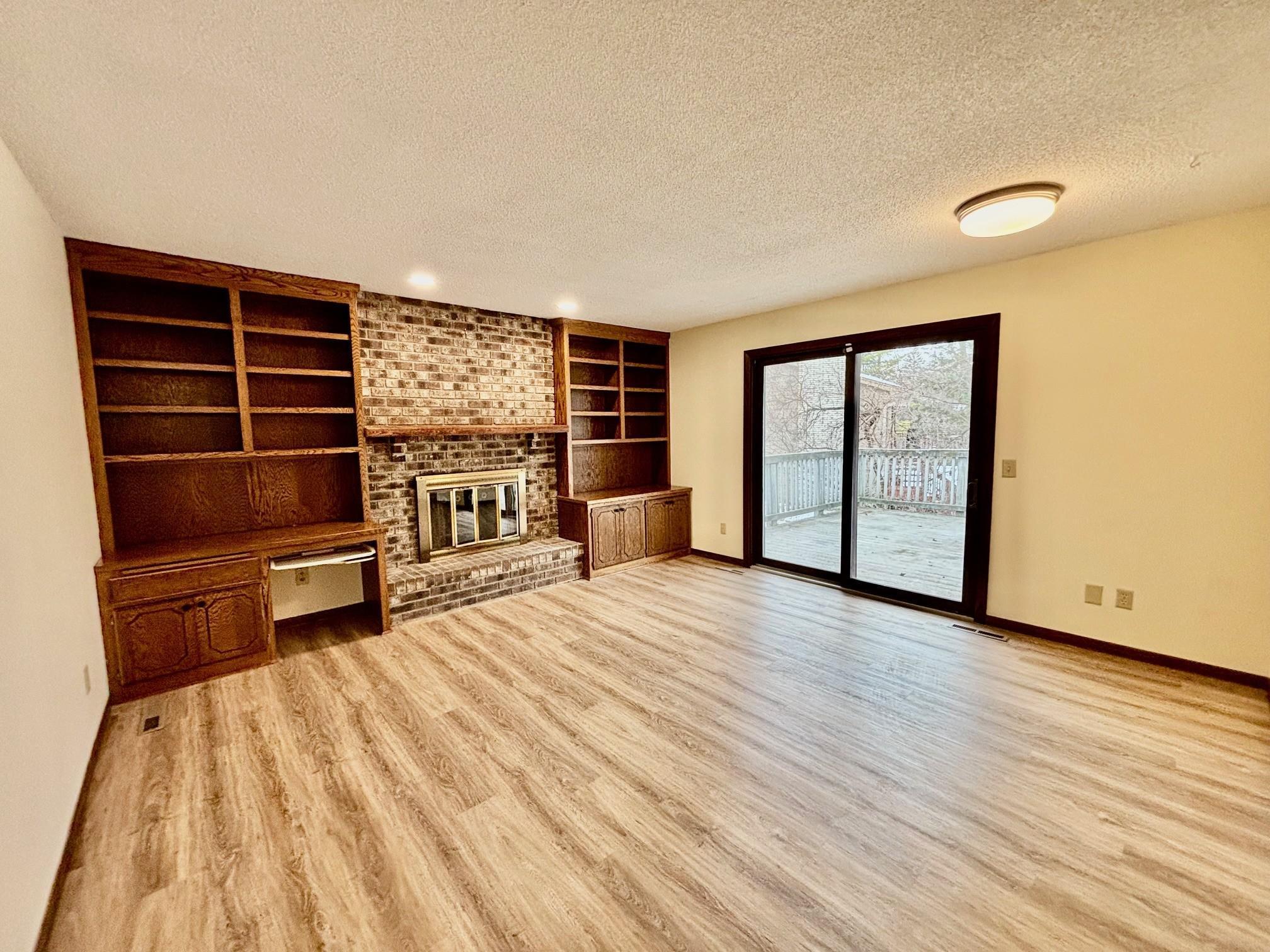 2700 Crestwood Circle