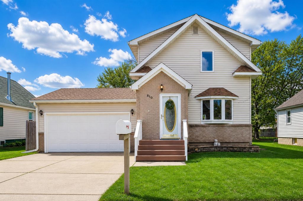 Photo of 810 10th Avenue SE, Austin, MN 55912 (MLS # 7066851)