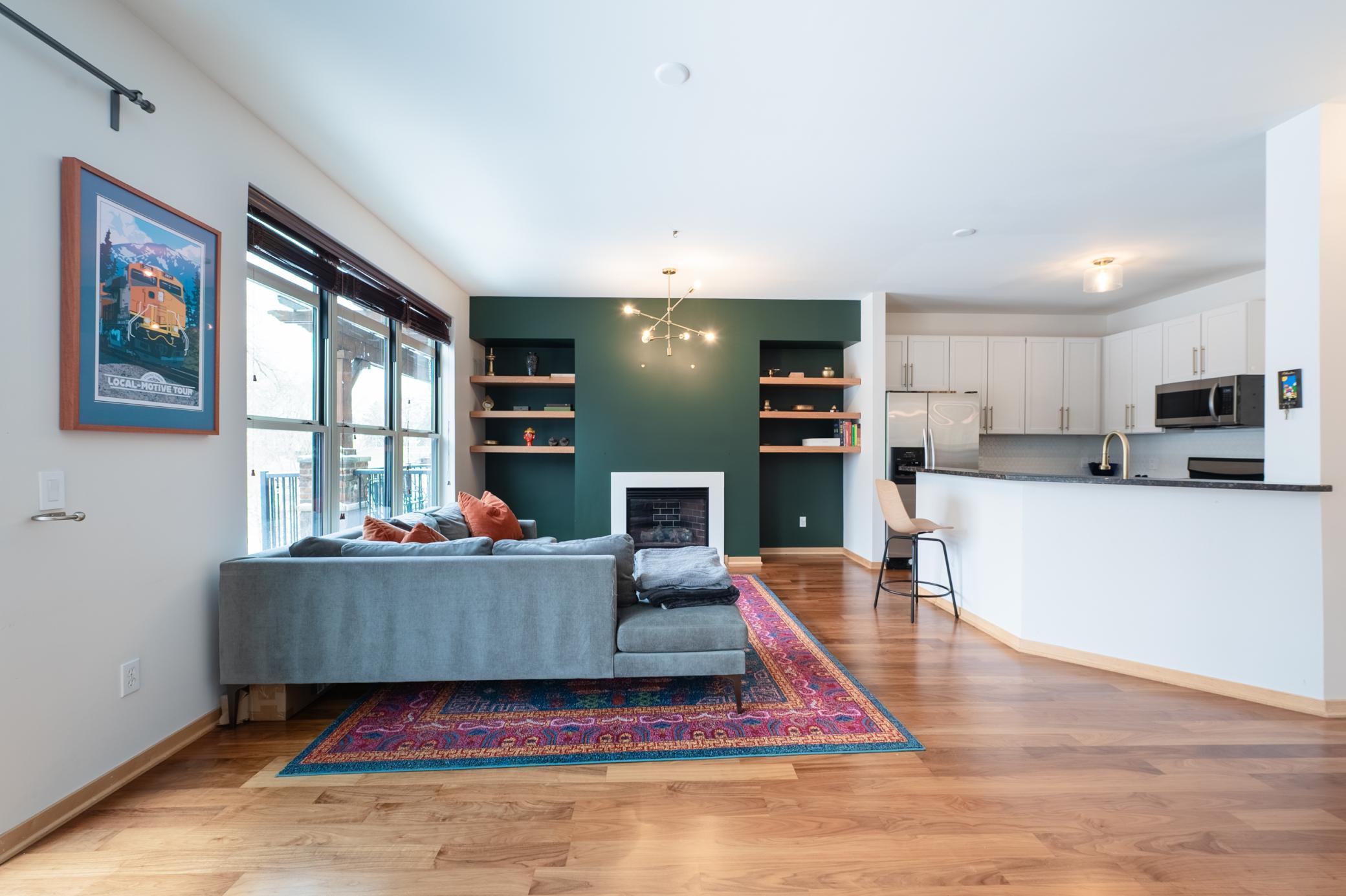 221 1st Avenue NE 18