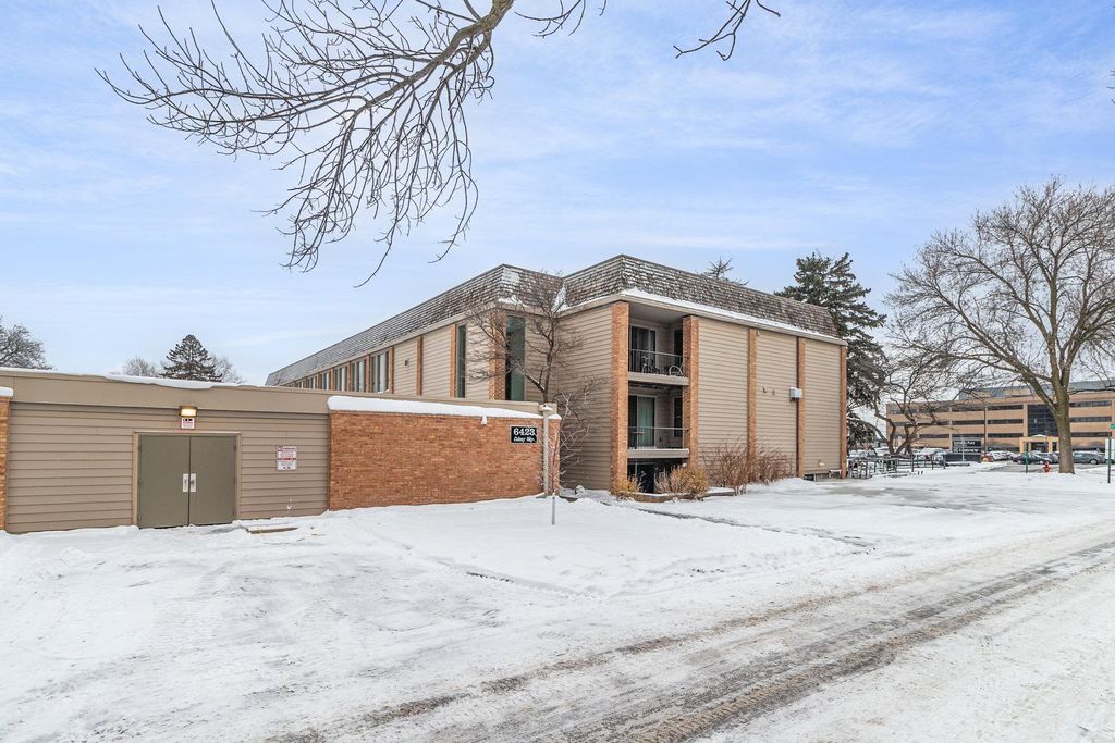 Photo of 6423 Colony Way #1J, Edina, MN 55435 (MLS # 6824727)
