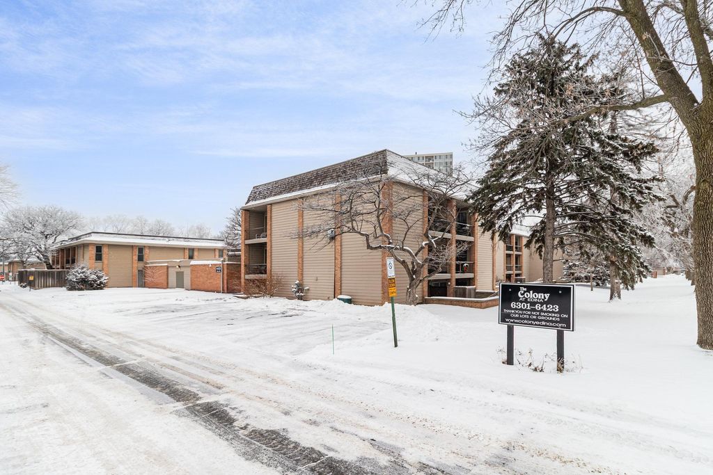 Photo of 6423 Colony Way #1J, Edina, MN 55435 (MLS # 6824727)