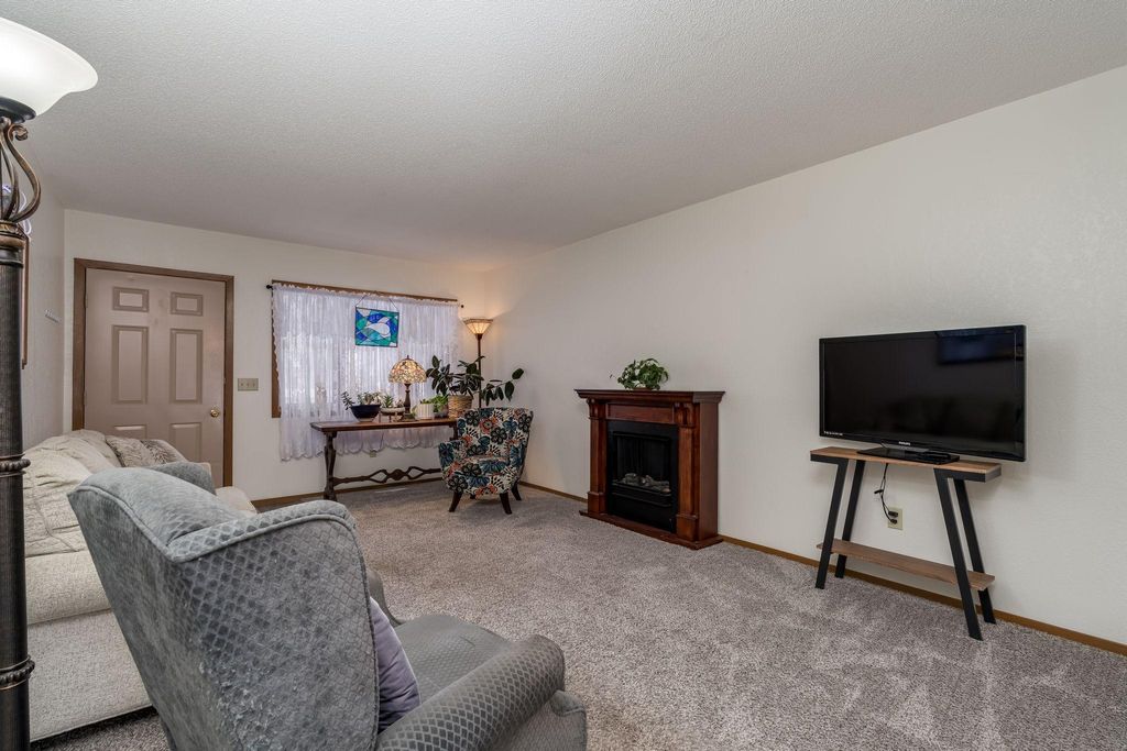 Photo of 312 Lilac Court, Waseca, MN 56093 (MLS # 7016840)