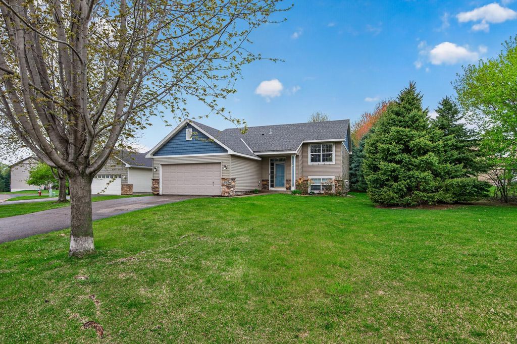 Photo of 14611 Boxwood Path, Rosemount, MN 55068 (MLS # 7062223)
