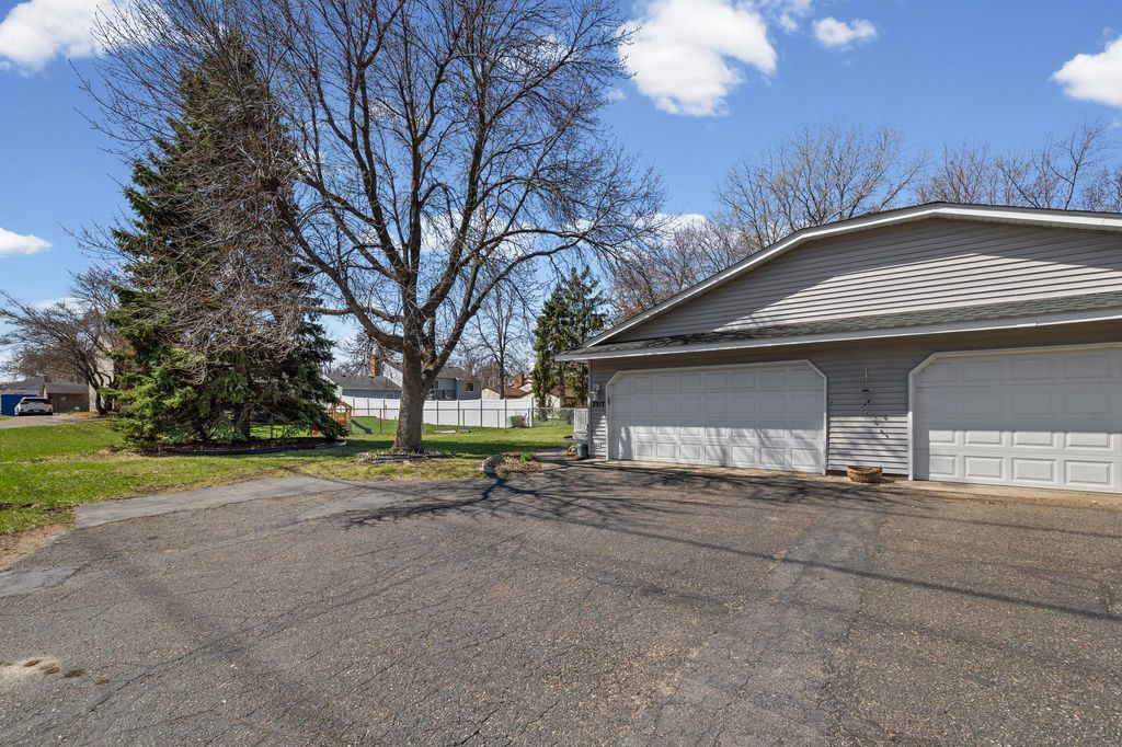 Photo of 7517 Xerxes Avenue N, Brooklyn Park, MN 55444 (MLS # 7036418)