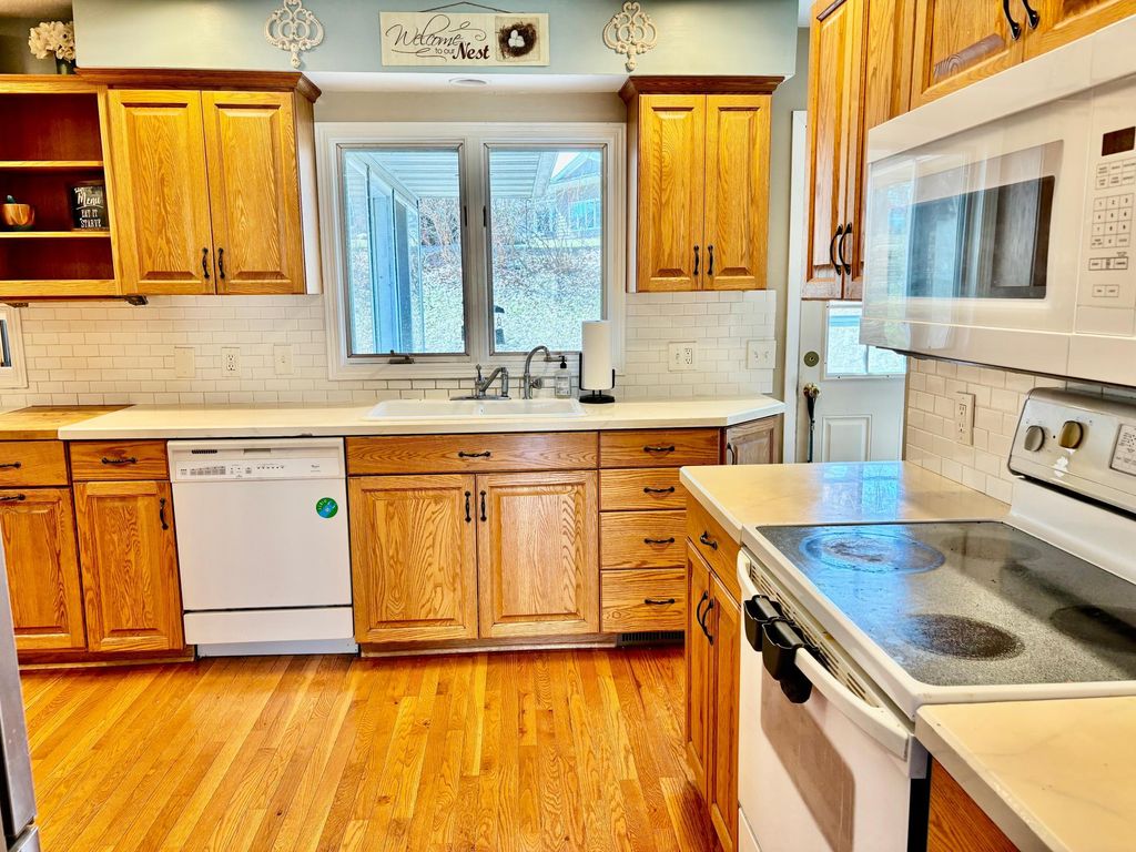 Photo of 406 Robin Road, Albert Lea, MN 56007 (MLS # 7034380)