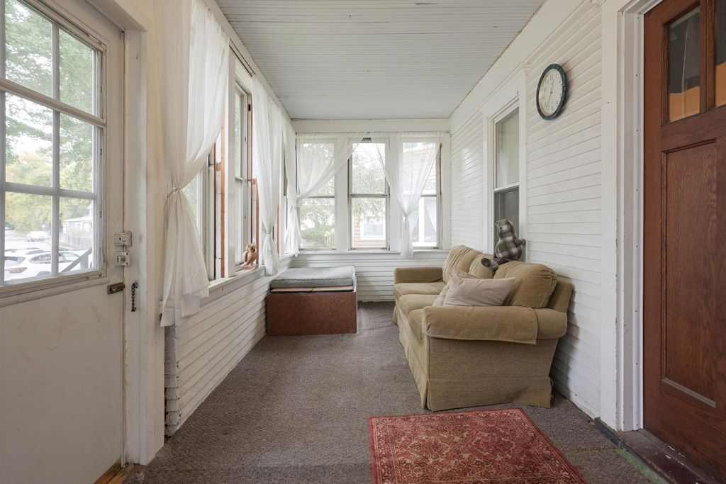 Photo of 925 Otto Avenue, Saint Paul, MN 55102 (MLS # 7006875)