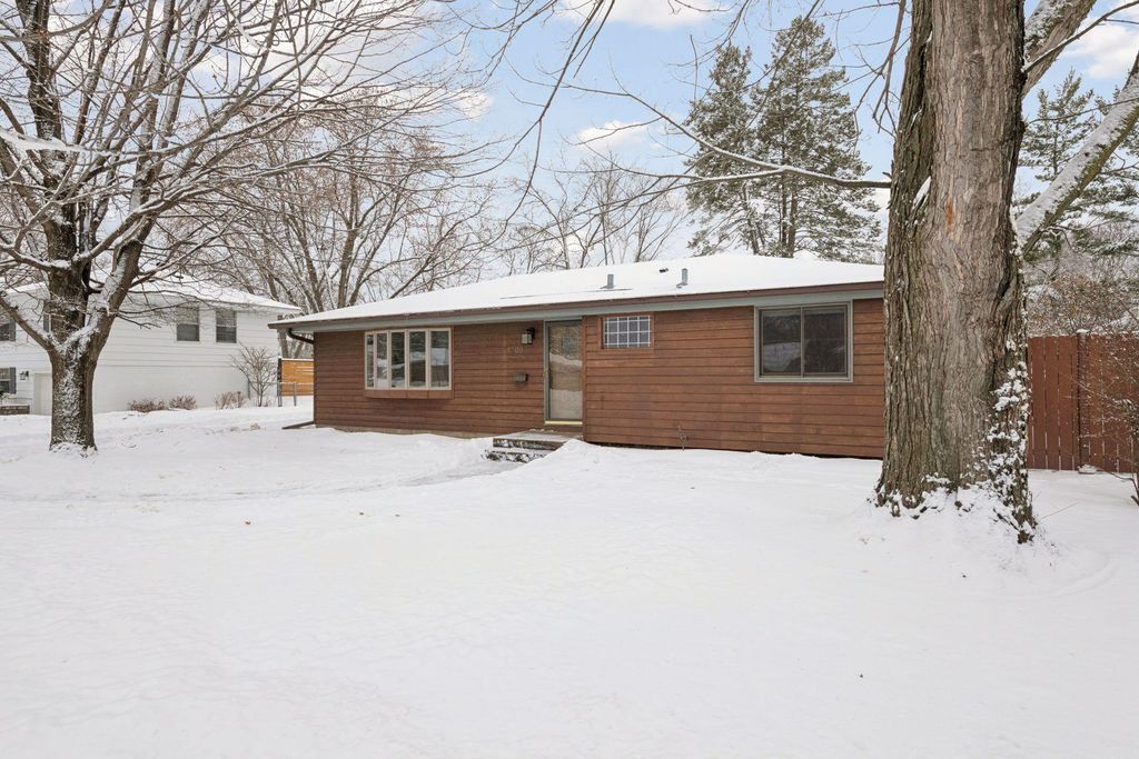 Photo of 4509 W 110th Street, Bloomington, MN 55437 (MLS # 7000935)