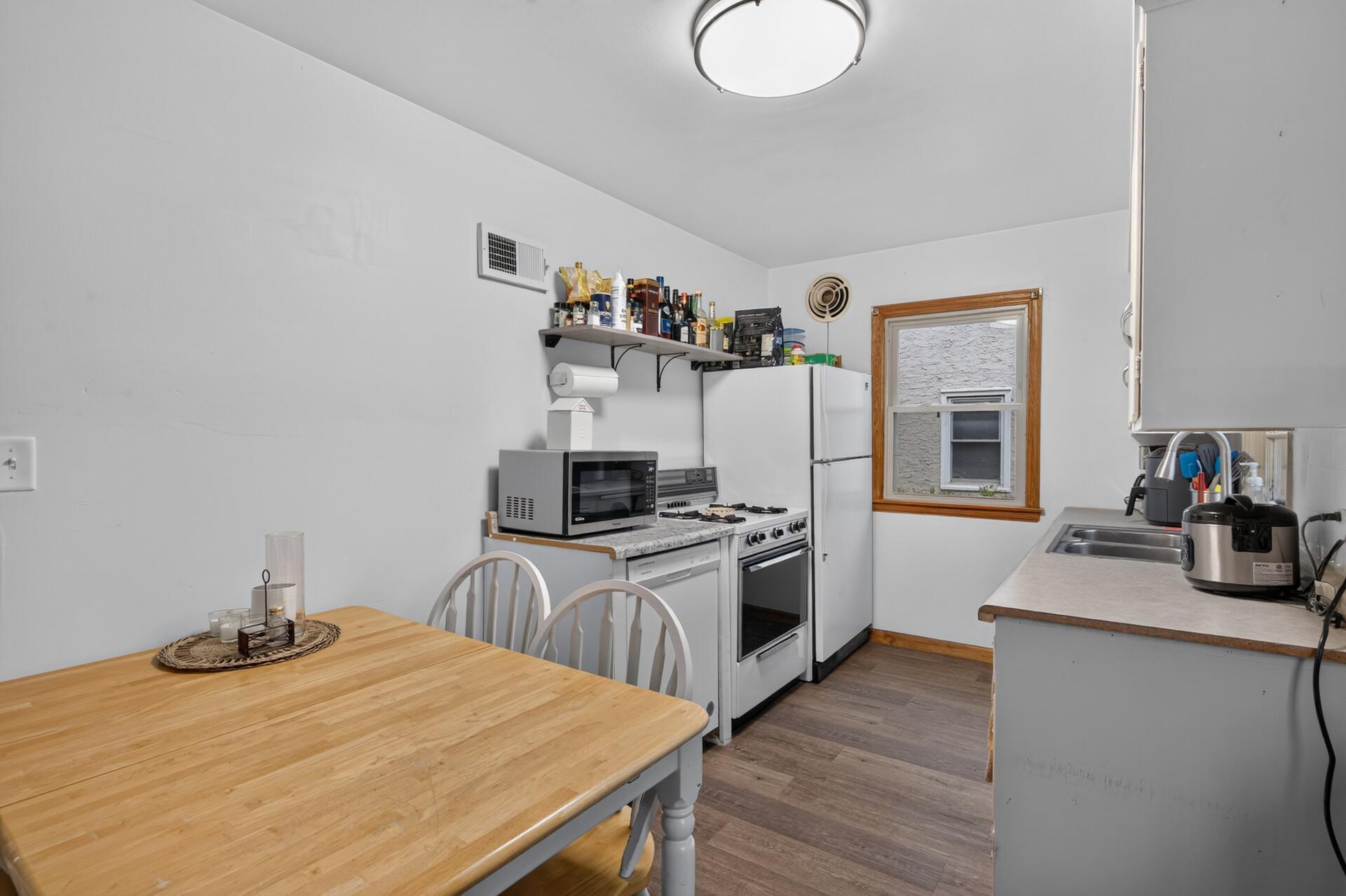 1606 Main Street NE