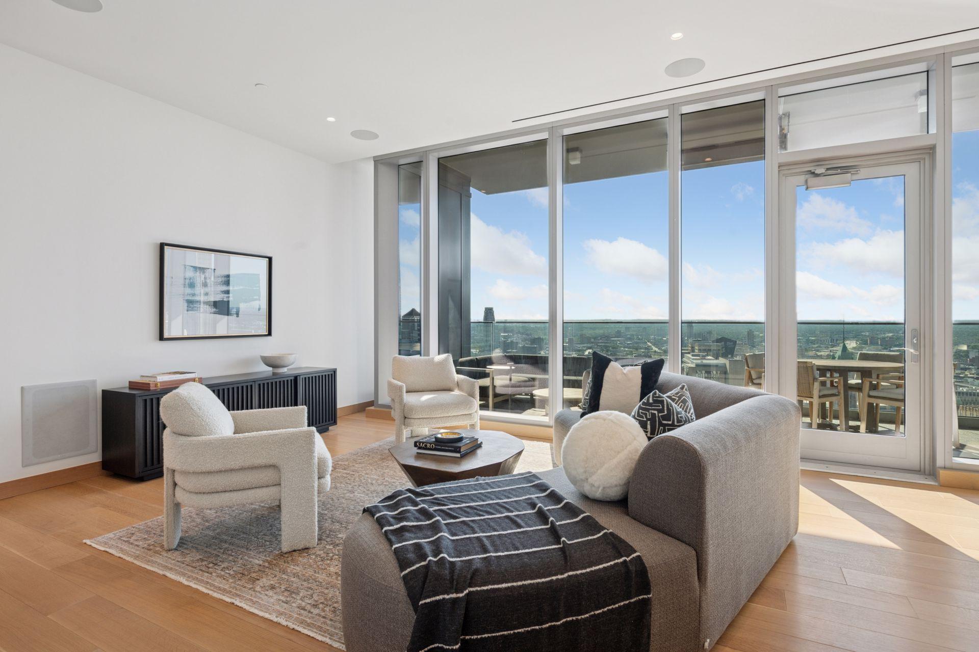 255 Hennepin Avenue 3201