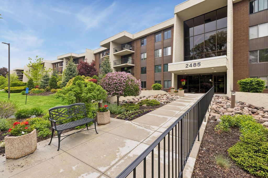 Photo of 2485 Londin Lane E #323, Maplewood, MN 55119 (MLS # 7080019)