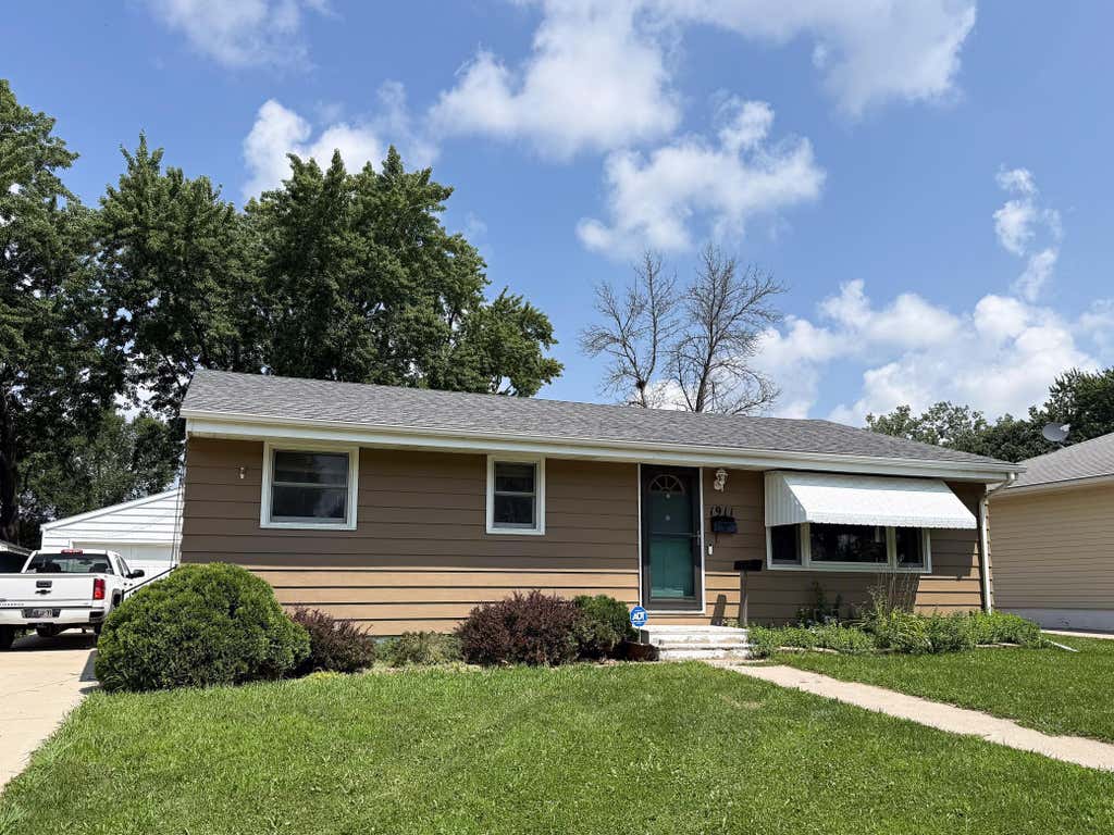 Photo of 1911 4th Avenue NE, Austin, MN 55912 (MLS # 7118434)