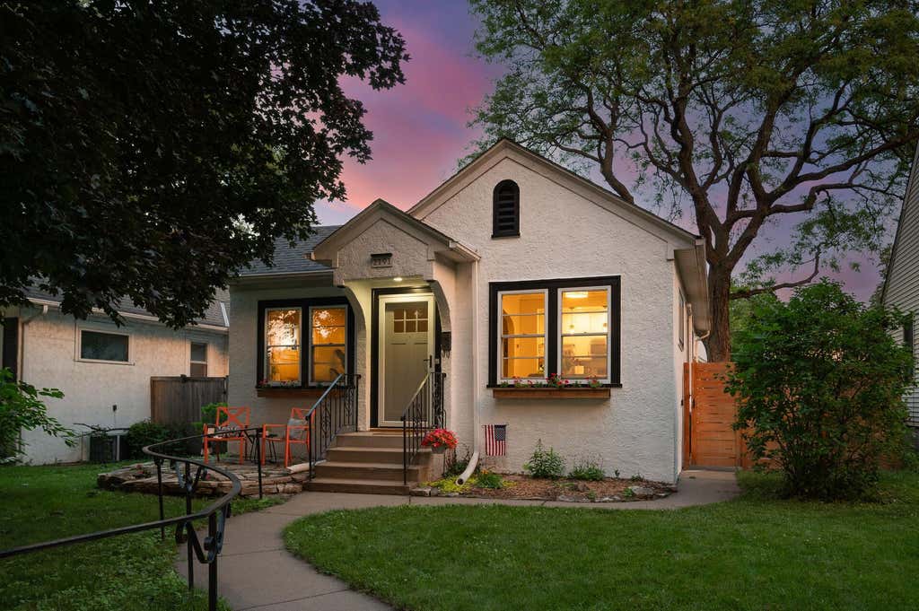 Photo of 2191 Eleanor Avenue, Saint Paul, MN 55116 (MLS # 7115501)