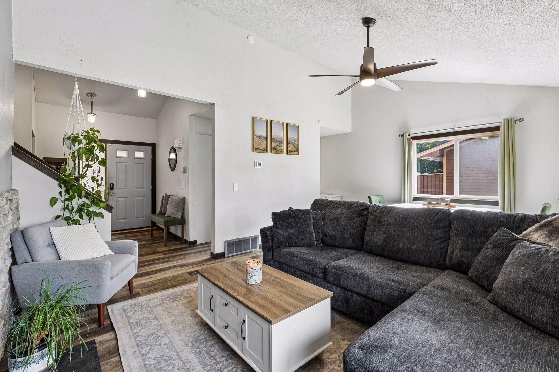 521 Central Avenue W
