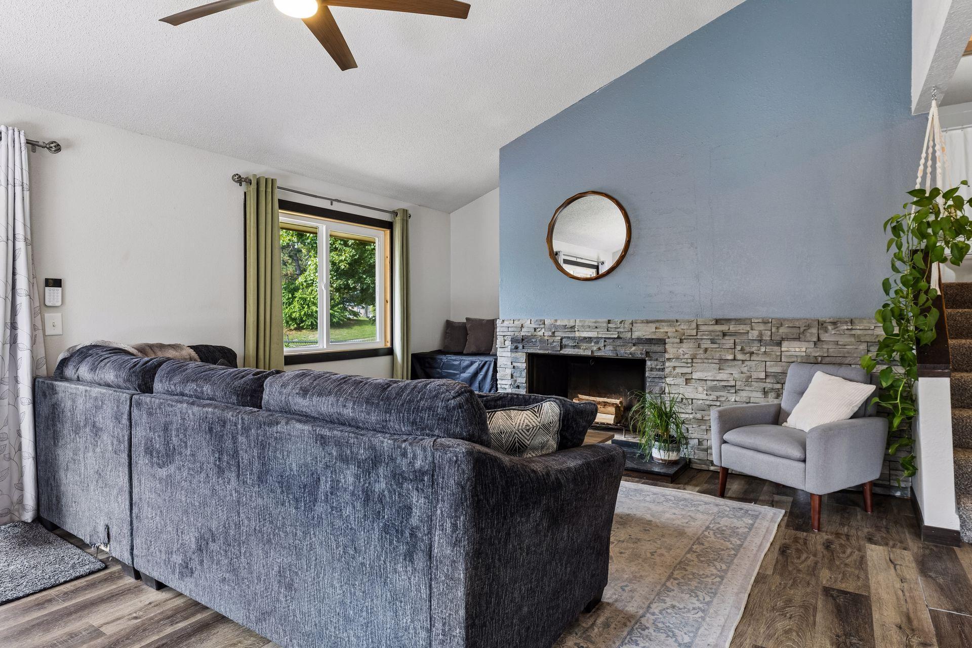 521 Central Avenue W
