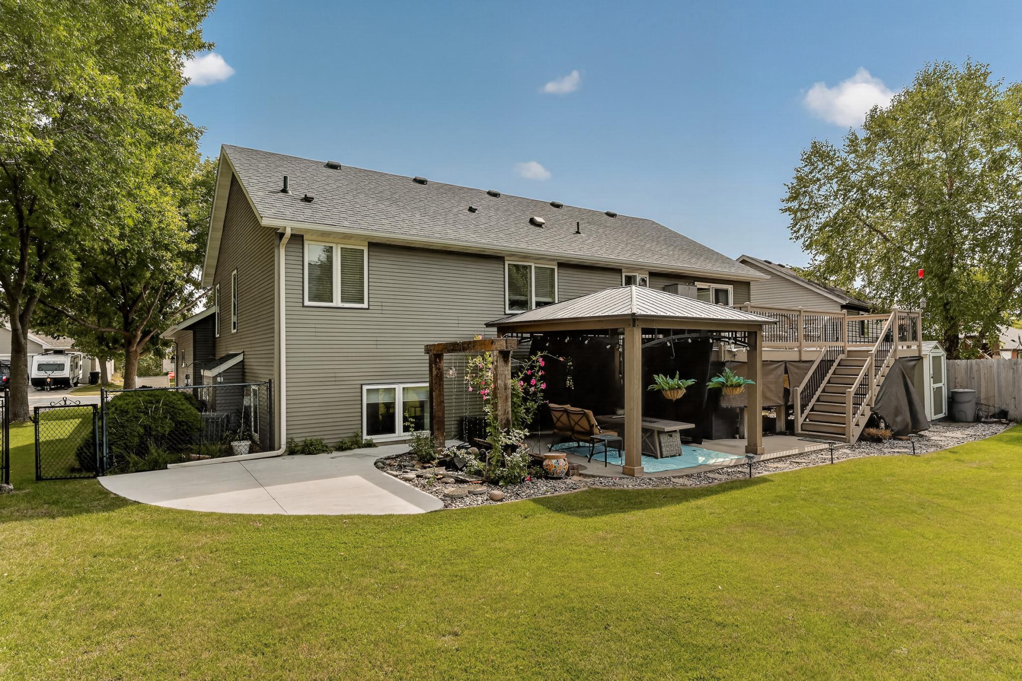 2502 Boulder Ridge Drive NW