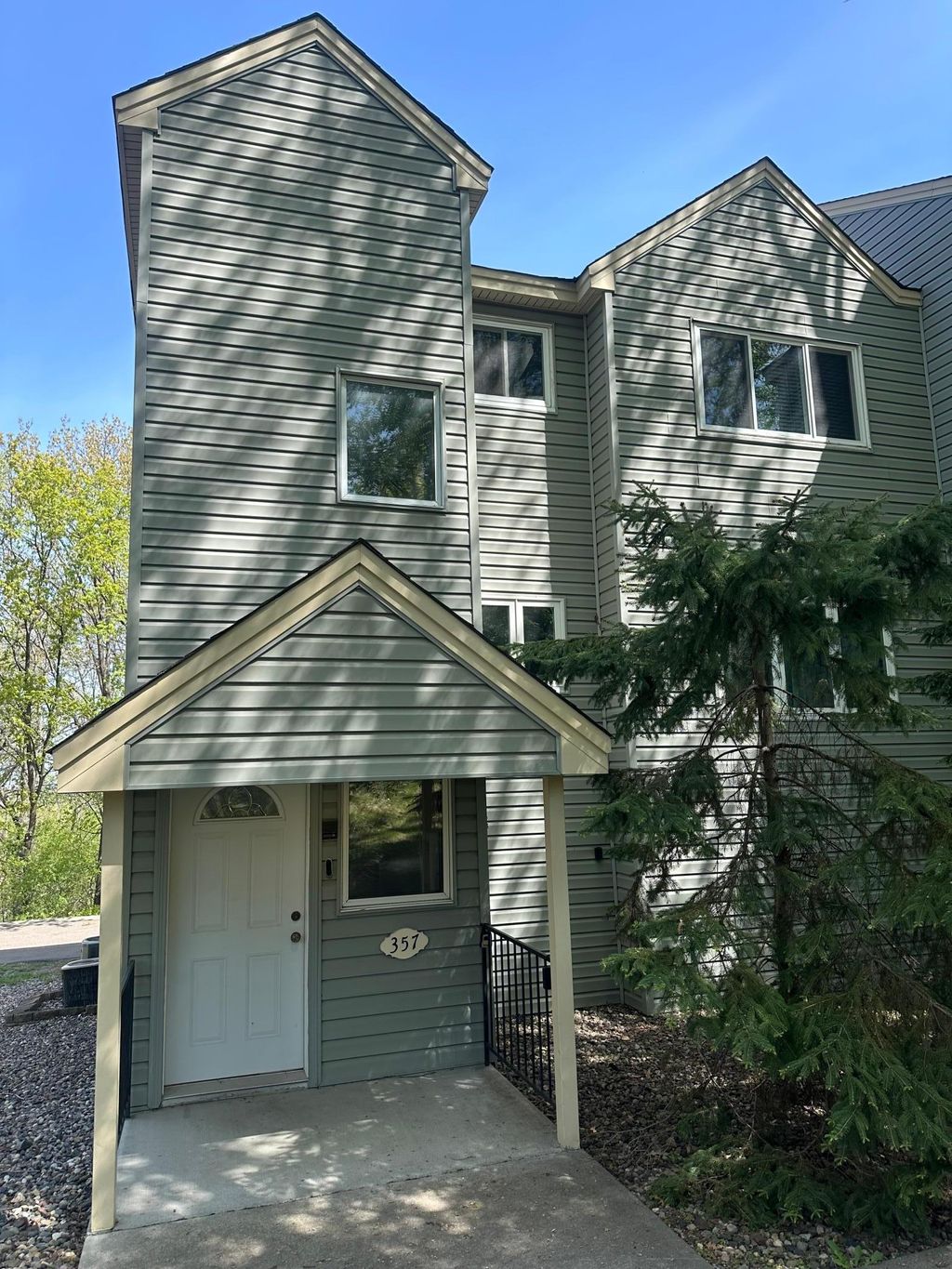 Photo of 357 Belvidere Street E #357A, Saint Paul, MN 55107 (MLS # 7066379)