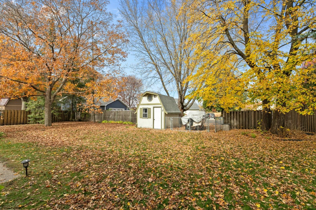 Photo of 555 S Oak Drive, Vadnais Heights, MN 55127 (MLS # 7164910)