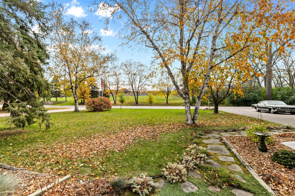 Photo of 555 S Oak Drive, Vadnais Heights, MN 55127 (MLS # 7164910)