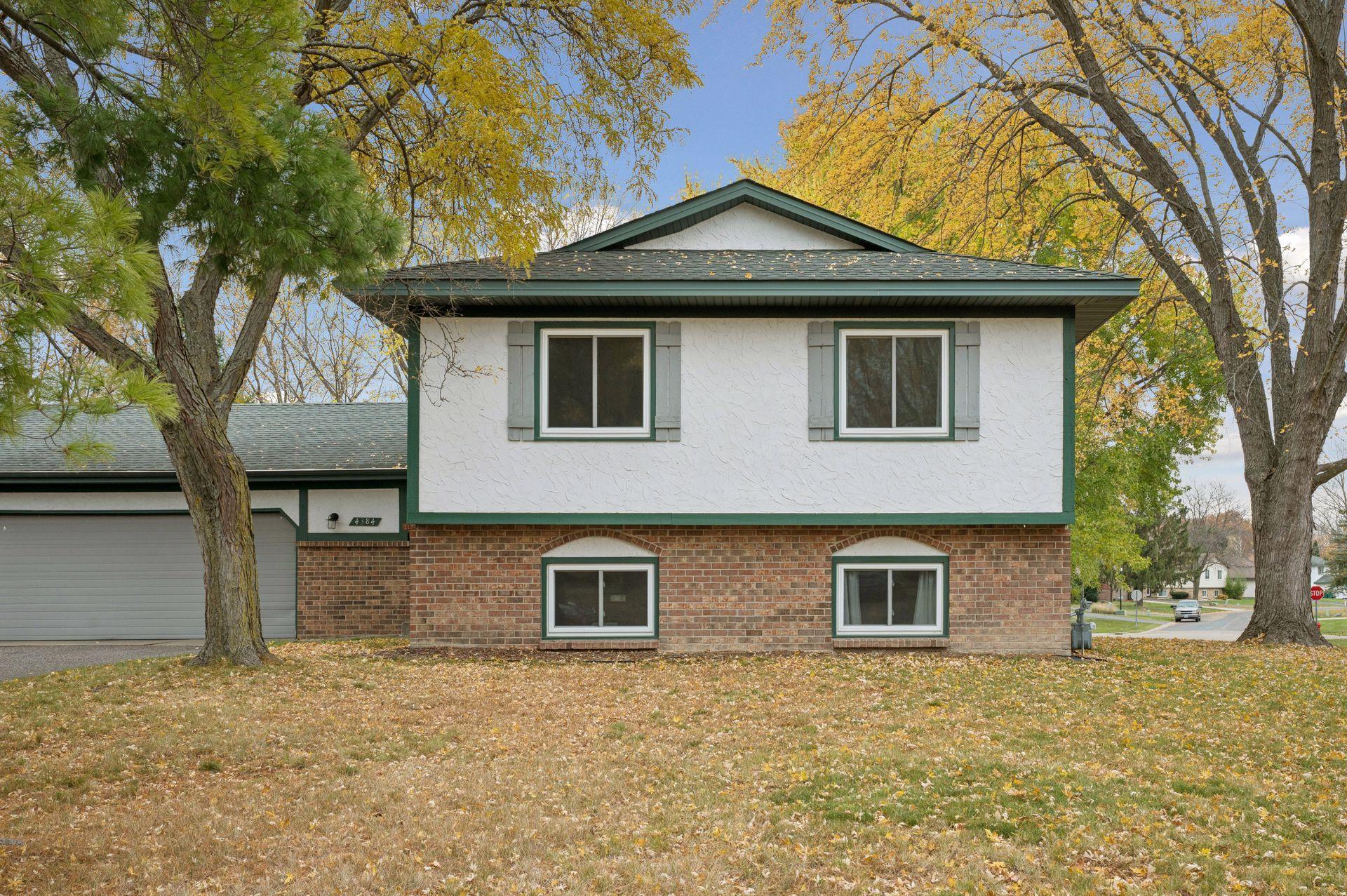 4384 Oakhurst Avenue