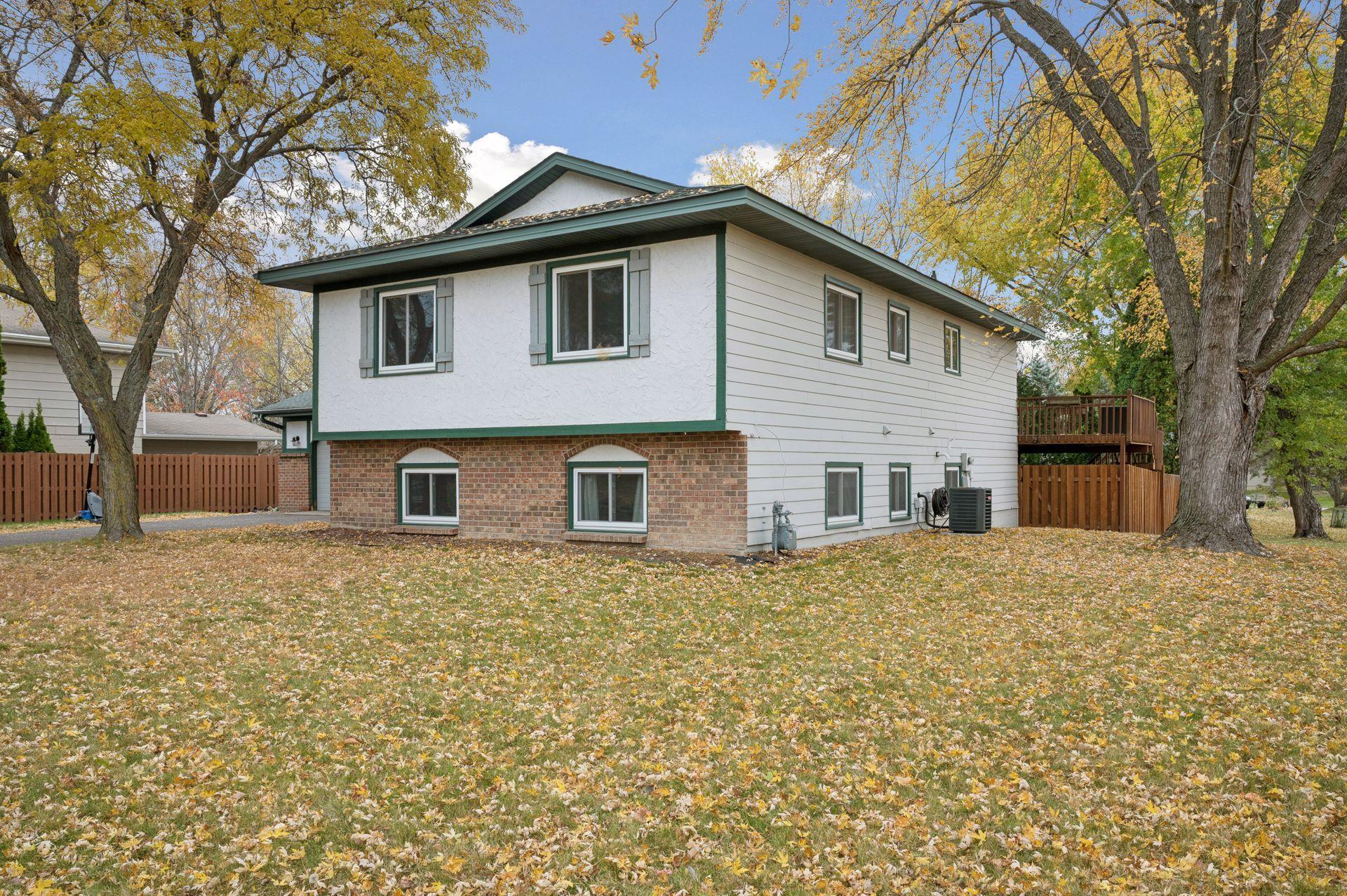 4384 Oakhurst Avenue