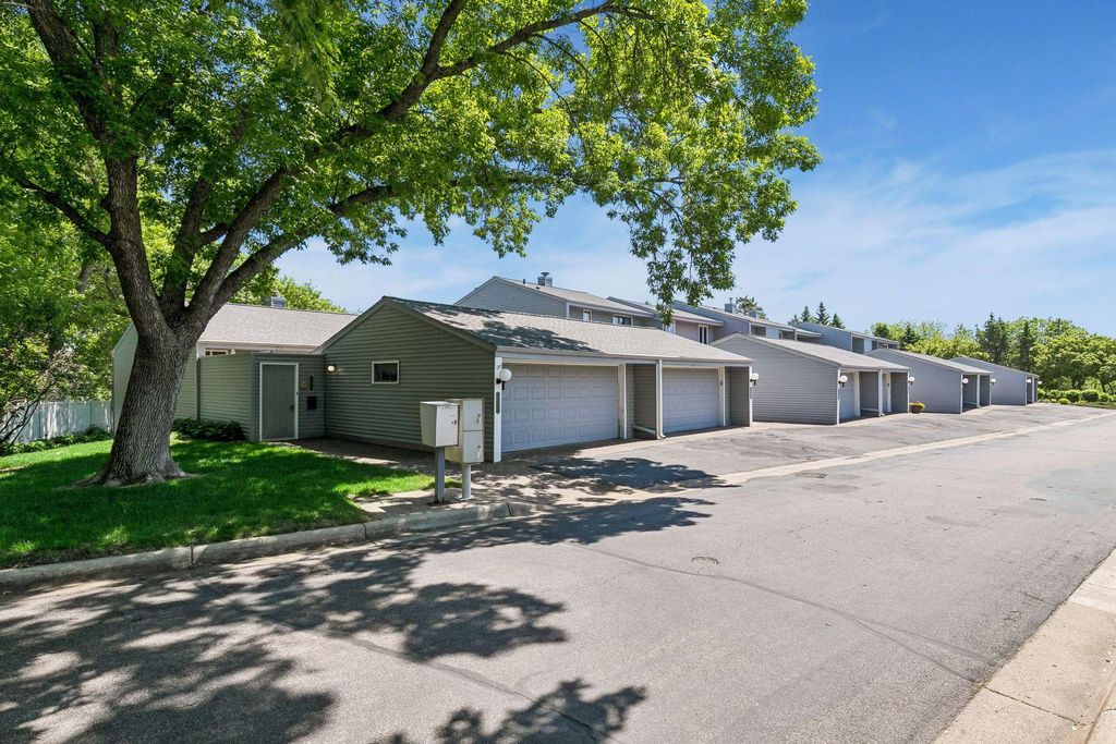Photo of 2666 Mackubin Street, Roseville, MN 55113 (MLS # 7083405)