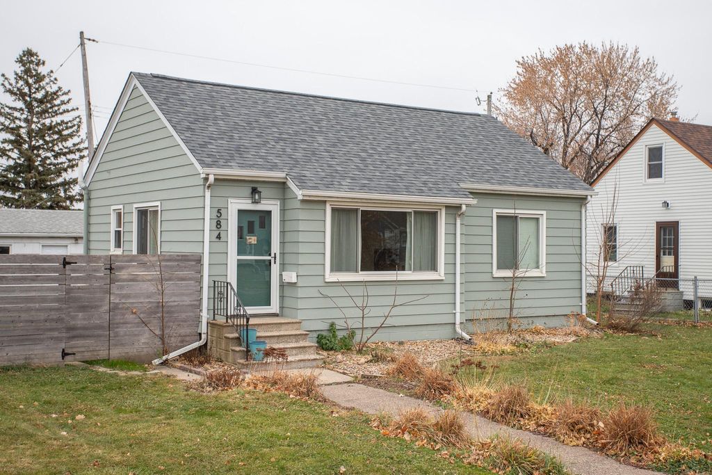 Photo of 584 Pelham Boulevard, Saint Paul, MN 55104 (MLS # 7018085)