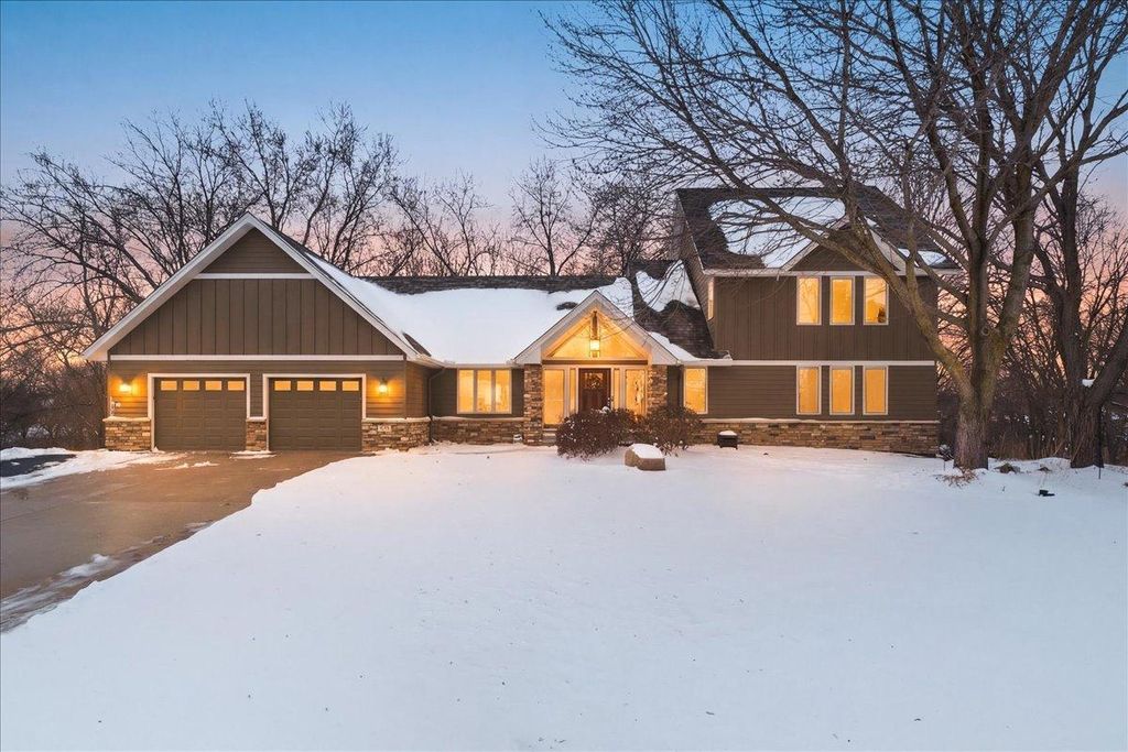 Photo of 4317 Oak Ridge Court, Vadnais Heights, MN 55127 (MLS # 7039182)