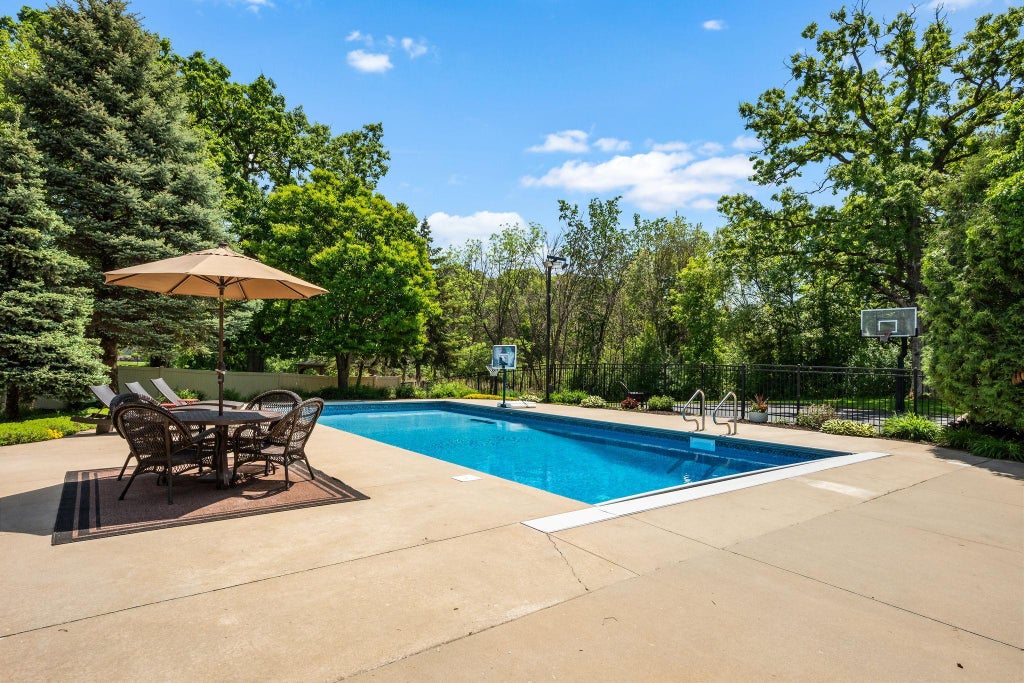 Photo of 245 Luisa Court, Chaska, MN 55318 (MLS # 7107422)