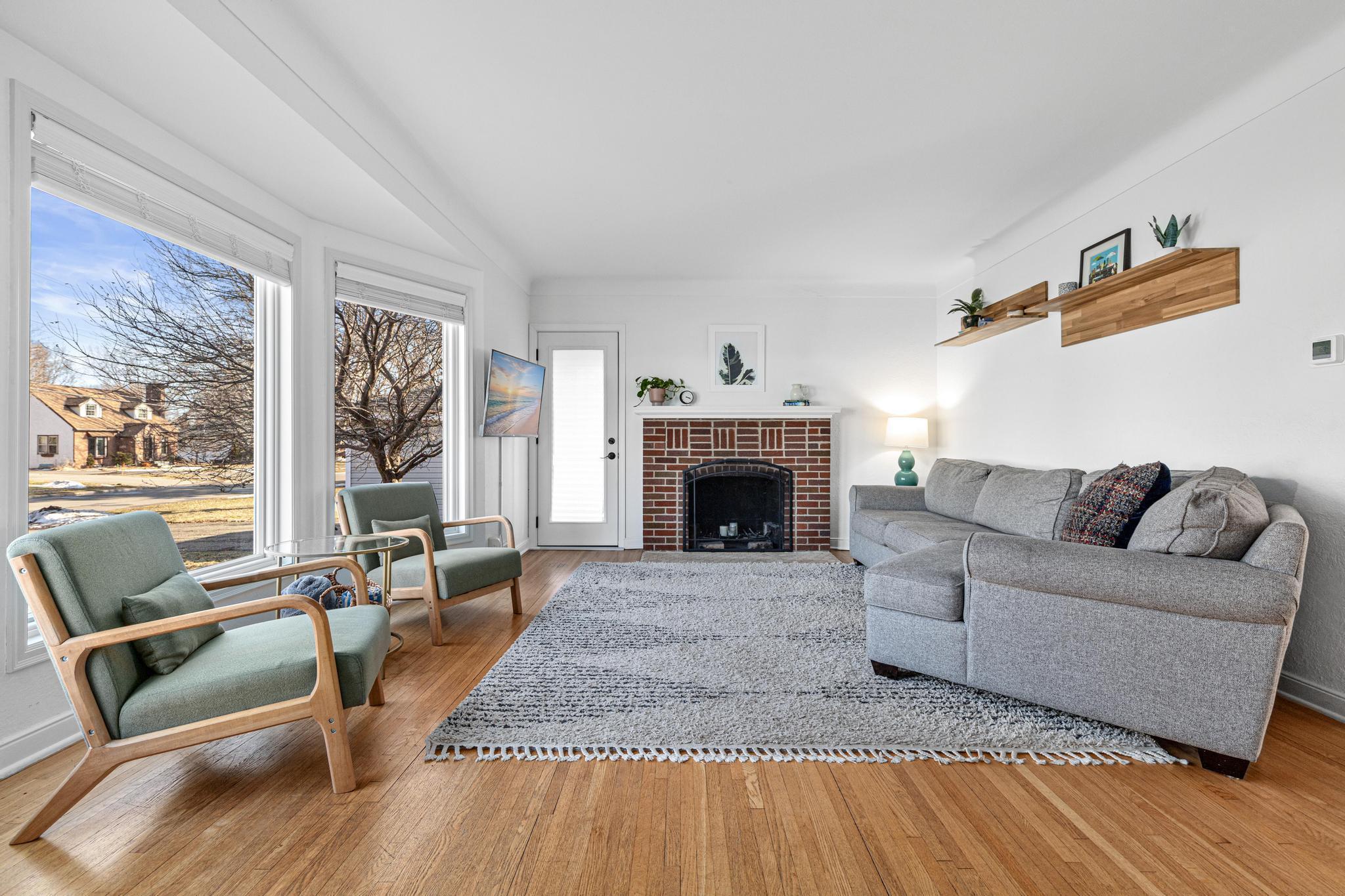 1801 Chatsworth Street N