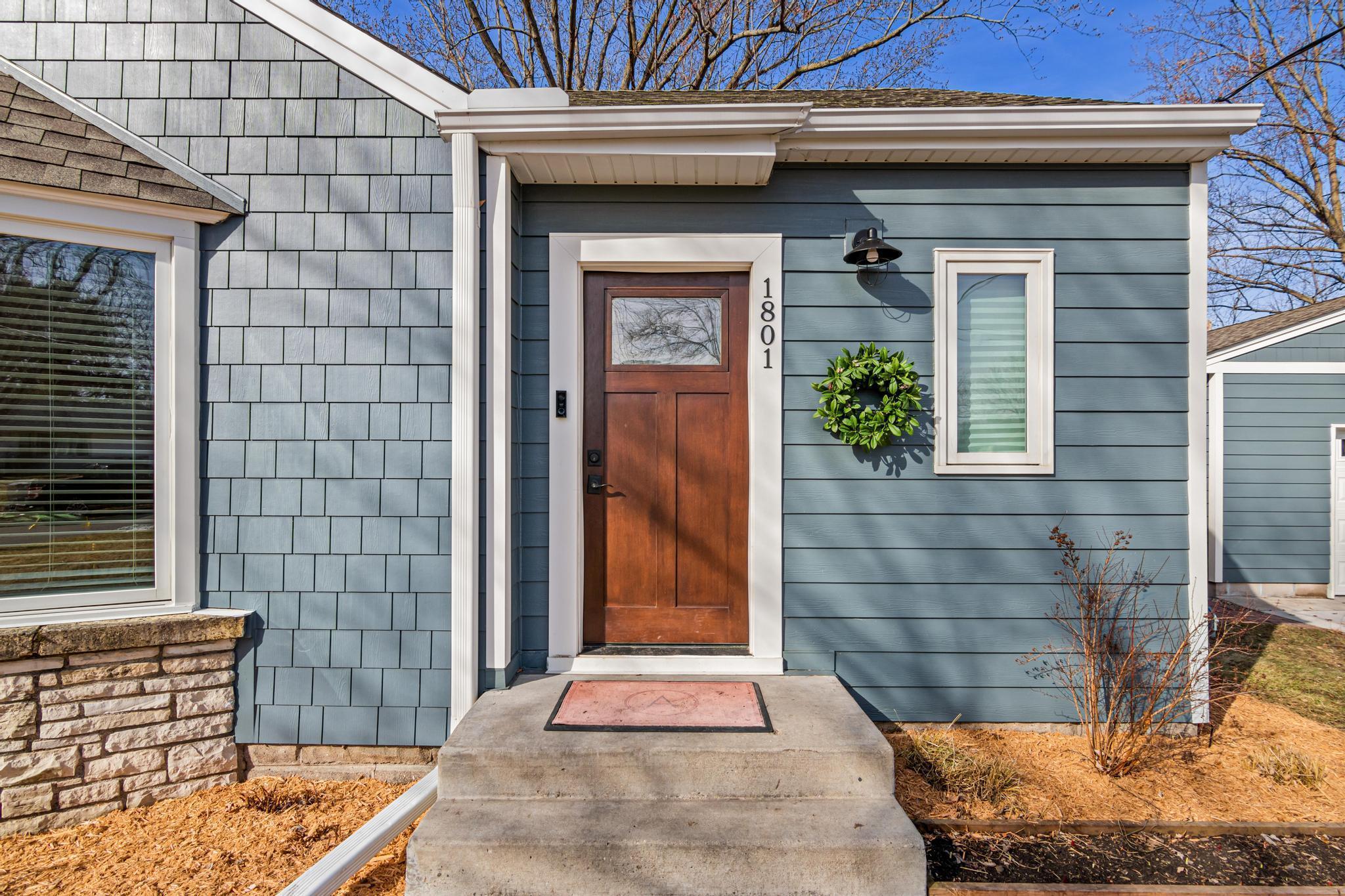 1801 Chatsworth Street N