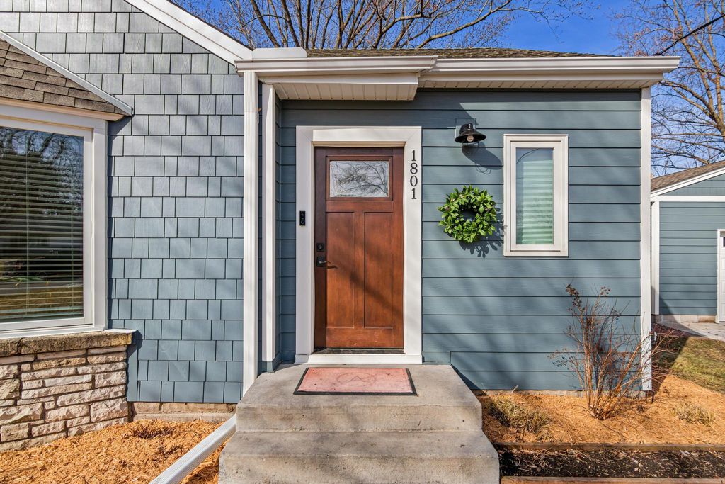 Photo of 1801 Chatsworth Street N, Roseville, MN 55113 (MLS # 7031710)