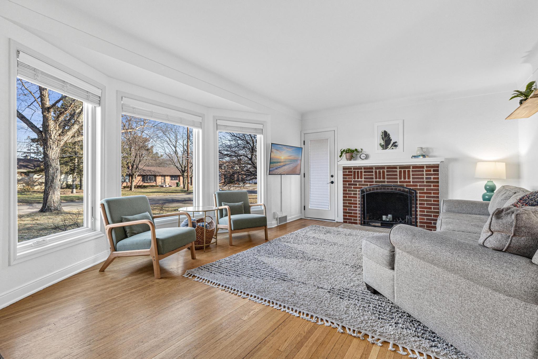 1801 Chatsworth Street N