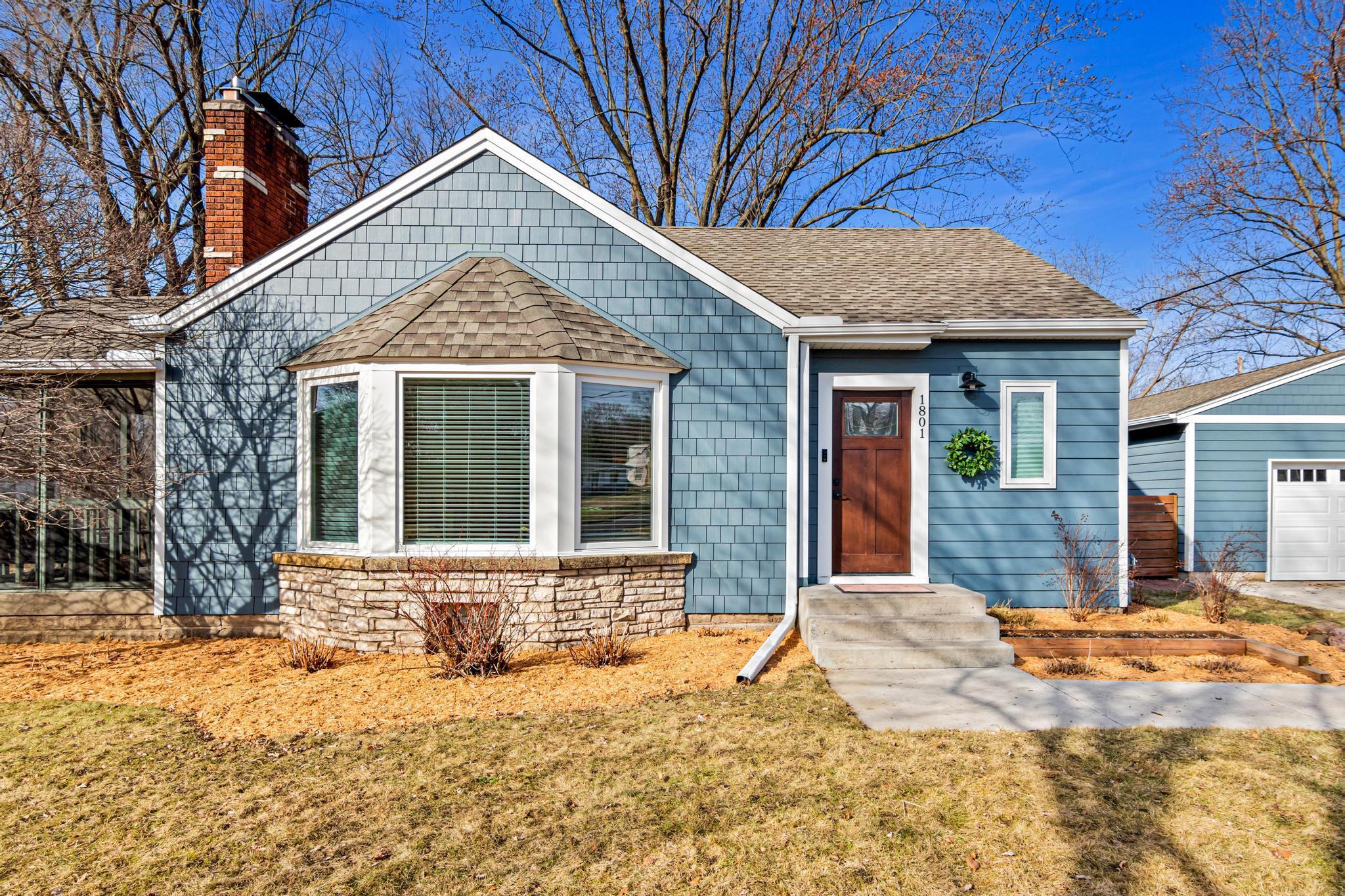 1801 Chatsworth Street N