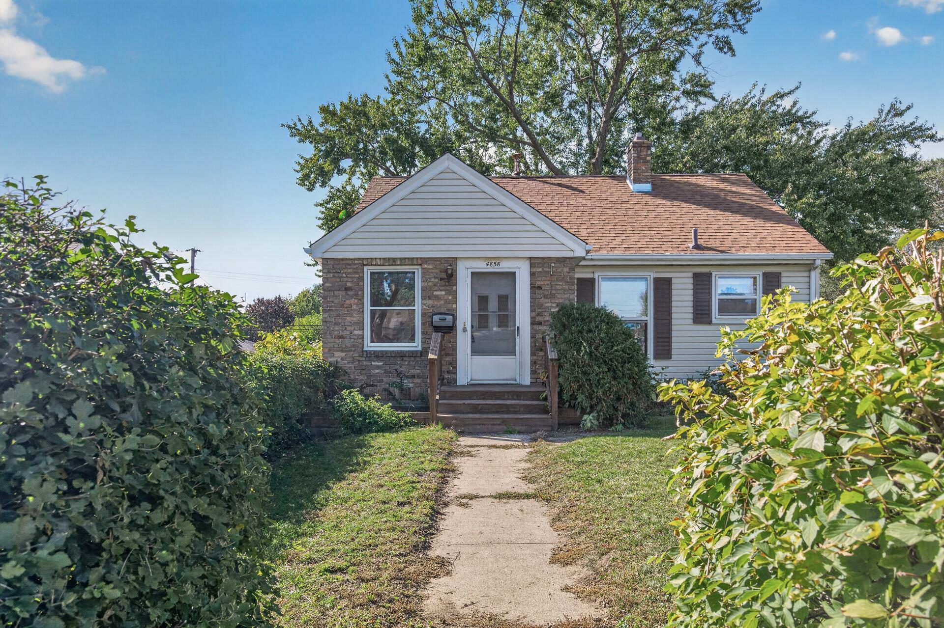 4858 6th Street NE
