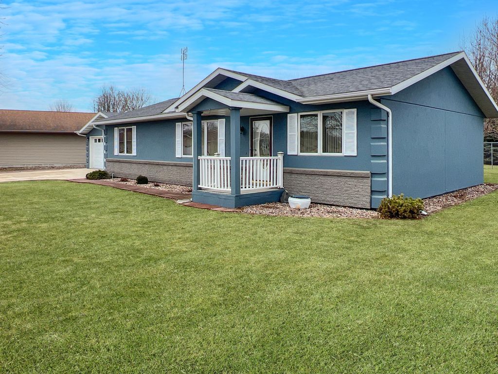 Photo of 818 E 2nd Street N, Truman, MN 56088 (MLS # 7032843)