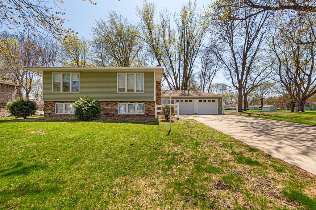 Photo of 751 Lakeside Drive, Gaylord, MN 55334 (MLS # 6805059)