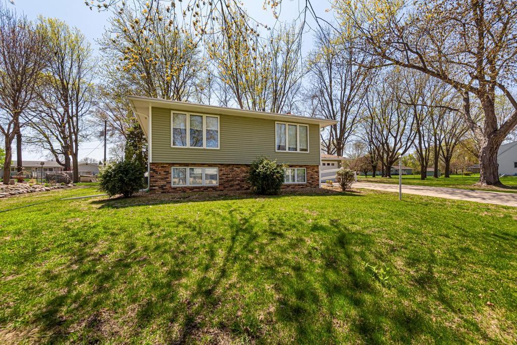 Photo of 751 Lakeside Drive, Gaylord, MN 55334 (MLS # 6805059)