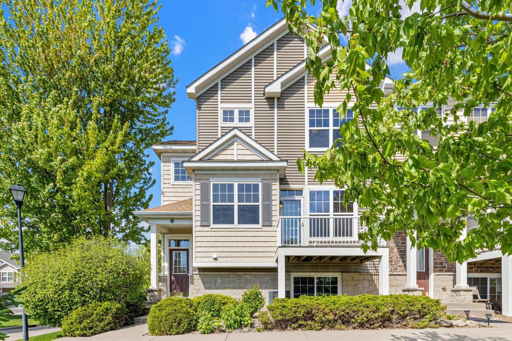 Photo of 1802 Colonial Lane #1, Chanhassen, MN 55317 (MLS # 7075851)