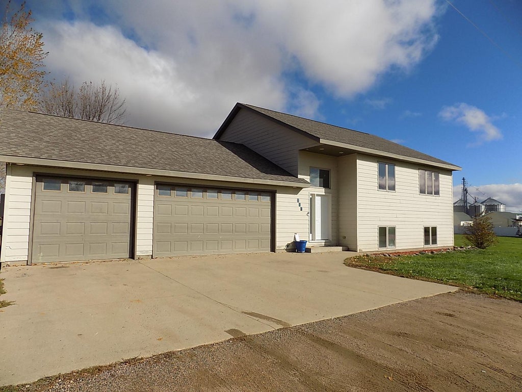 Photo of 559 E 11th Street, Gibbon, MN 55335 (MLS # 7163049)