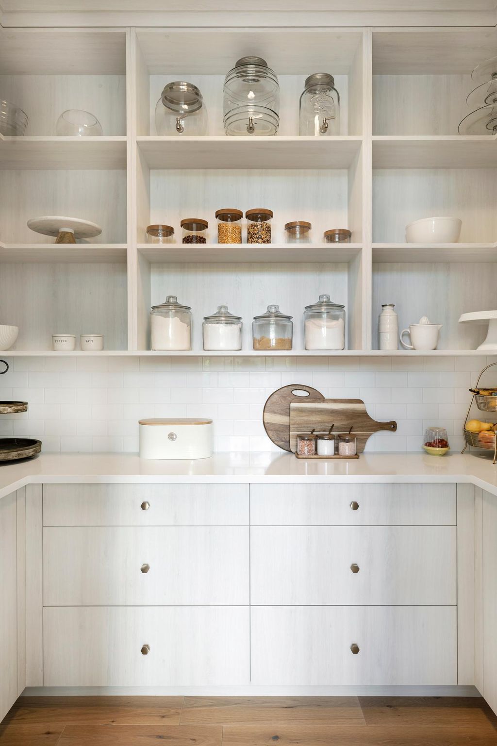 Photo of 601 Fox Hill Drive, Chanhassen, MN 55317 (MLS # 7043781)